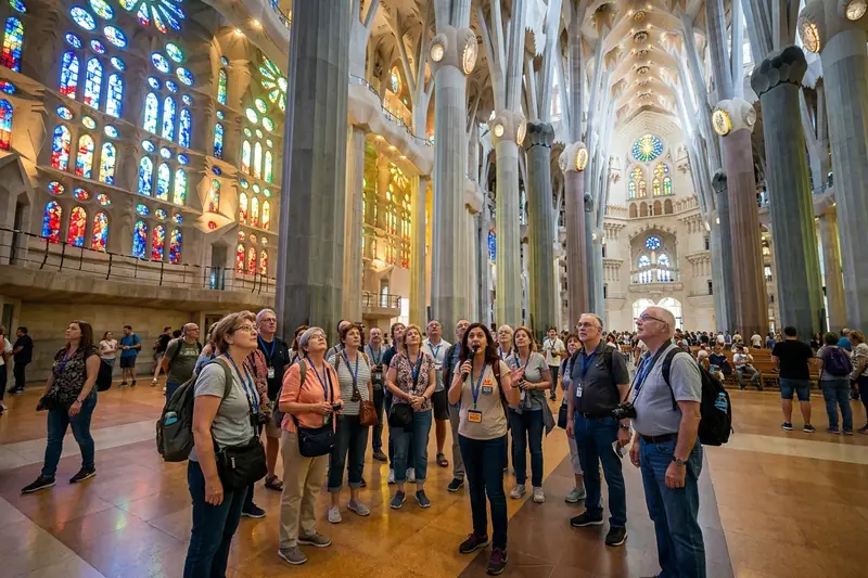 Barcelona: Sagrada Familia Skip-the-Line Tour with Guide