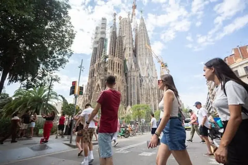 Barcelona: Sagrada Familia Fast Track Guided Tour